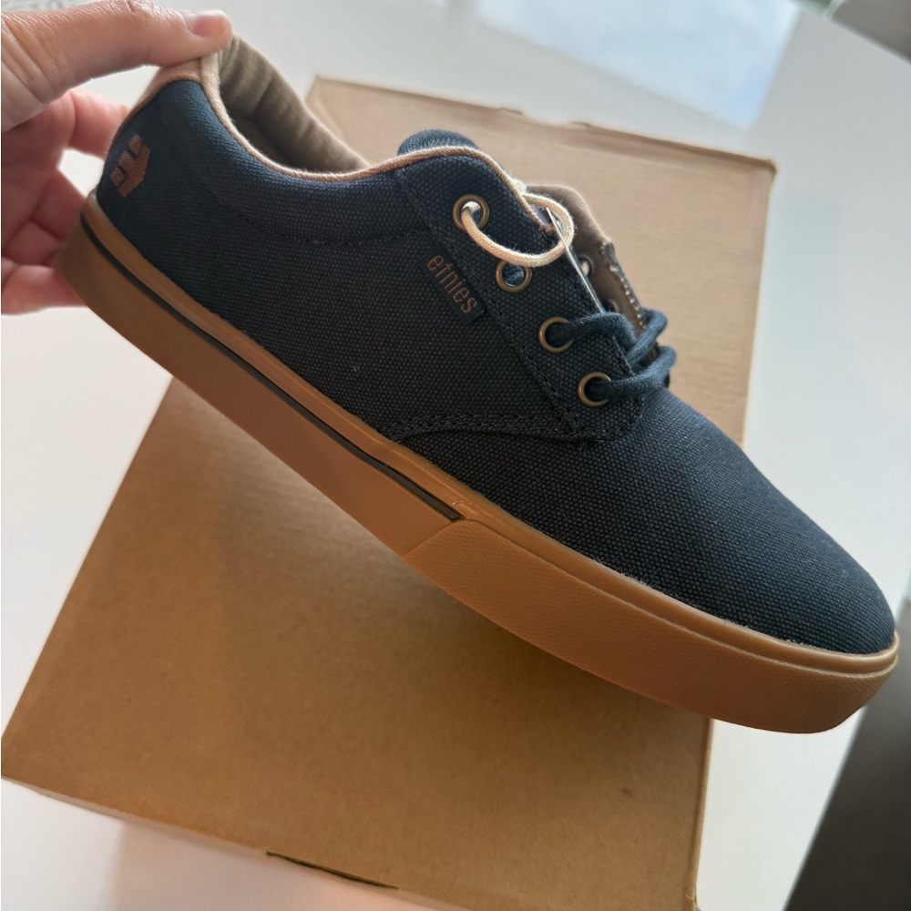 Etnies Men's Navy and Brown Sneakers
